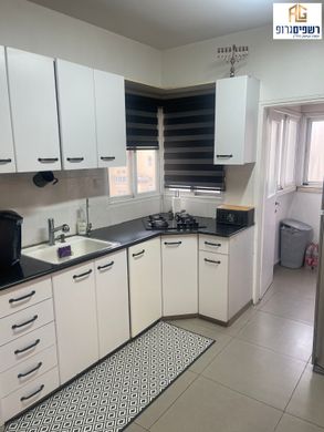 Apartment in Kfar Saba, Central District