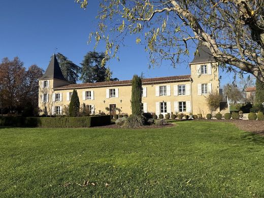 منزل ريفي ﻓﻲ Condom, Gers