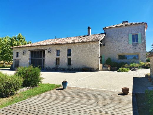 Rural or Farmhouse in Villeneuve-sur-Lot, Lot-et-Garonne