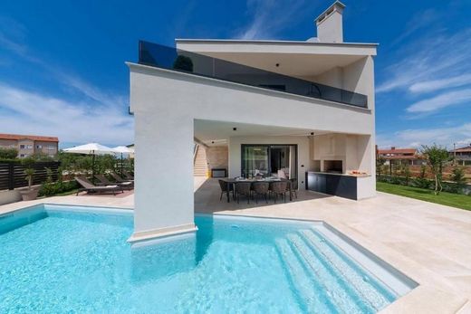 Villa Poreč, Grad Poreč