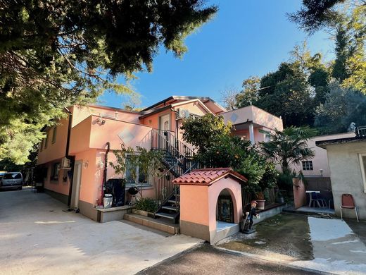 Luxe woning in Spodnje Škofije, Koper