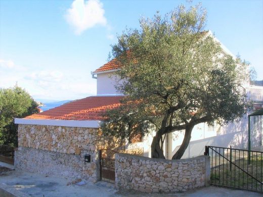 호화 저택 / Vinišće, Marina