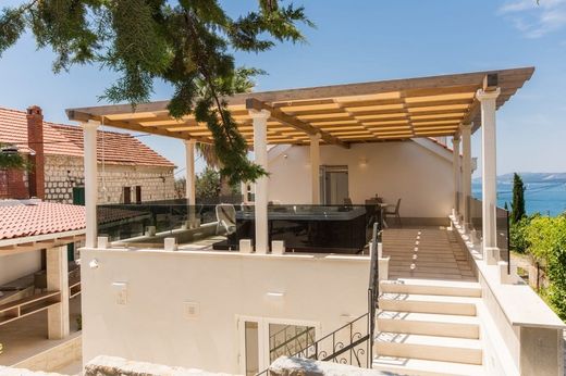 Luxury home in Okrug Gornji / Liveli, Split-Dalmatia