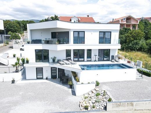 Villa for sale in Crikvenica