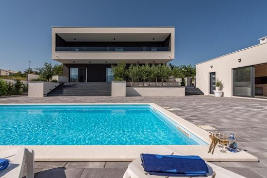 Villa a Ražanac, Zadar