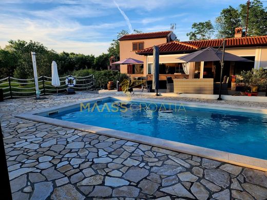 Luxe woning in Labin, Grad Labin