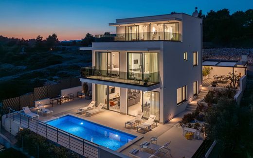 Villa in Okrug Gornji, Okrug