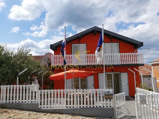 호화 저택 / Gornji Karin, Obrovac