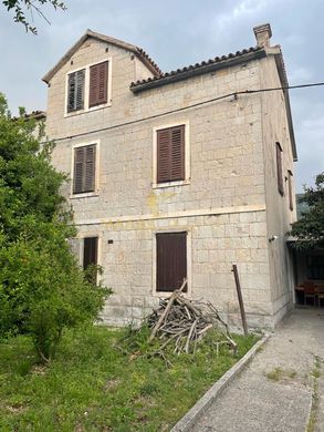 Luxe woning in Kaštel Lukšić, Kaštela