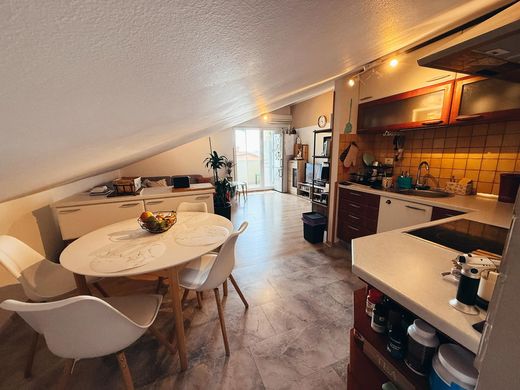 Apartment in Pobegi, Koper