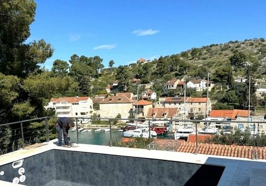 Villa à Brac, Split-Dalmatia