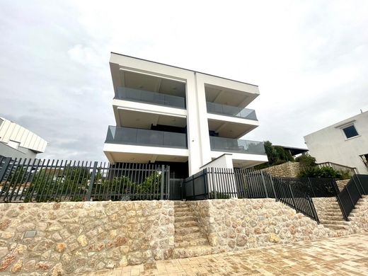 Apartment / Etagenwohnung in Omišalj, Primorsko-Goranska