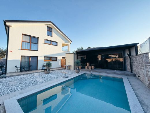 Lüks ev Sežana, Občina Sežana