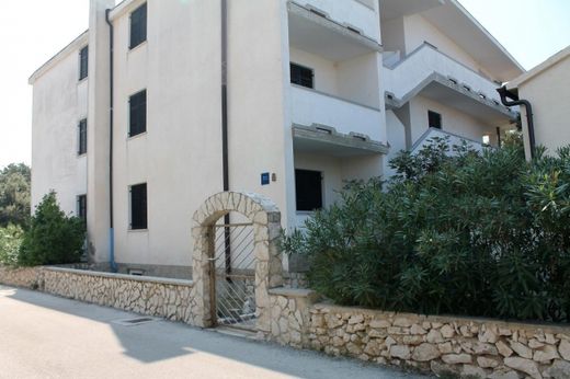 호화 저택 / Mandre, Kolan