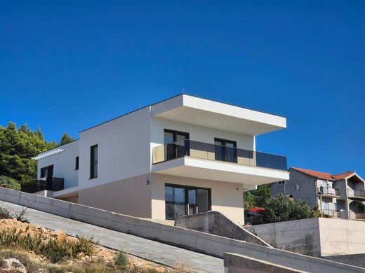 Villa Šibenik, Grad Šibenik