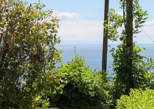 Daire Ičići, Grad Opatija