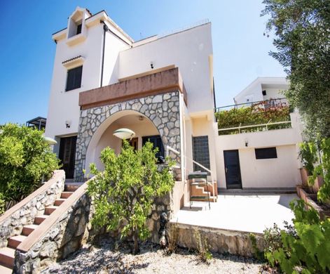 Luxury home in Šibenik, Grad Šibenik