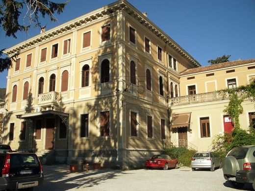 Luxus-Haus in Vittorio Veneto, Provincia di Treviso