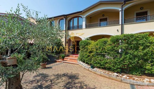 호화 저택 / Novigrad, Novigrad-Cittanova