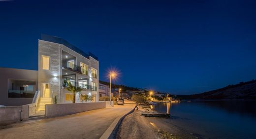 Villa in Vinišće, Marina