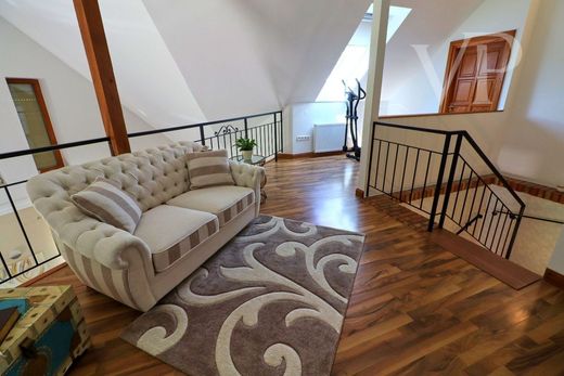 Lüks ev Tárnok, Pest megye