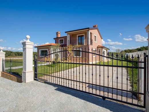 Villa a Umago, Grad Umag