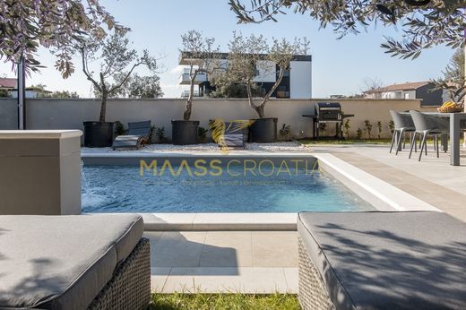 빌라 / Premantura, Medulin