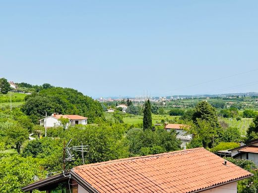 Apartment / Etagenwohnung in Koper