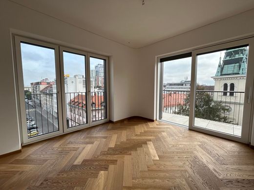 Apartment / Etagenwohnung in Ljubljana, Mestna Občina Ljubljana