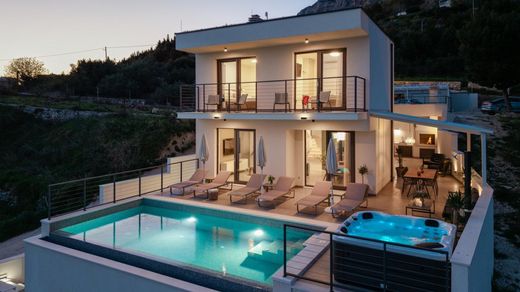 Villa à Omiš, Grad Omiš