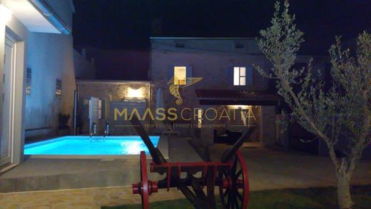 Luxe woning in Krnica, Marčana