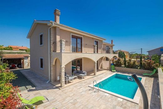 Krk, Grad Krkの高級住宅