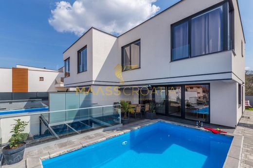 Luxe woning in Malinska, Malinska-Dubašnica