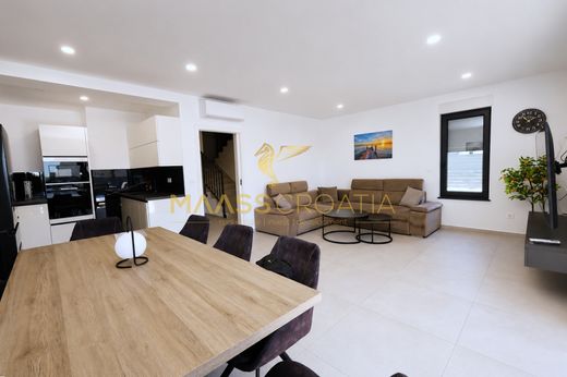 Casa de lujo en Vodice, Sibenik-Knin