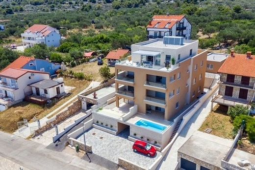 Apartment / Etagenwohnung in Betina, Murter-Kornati