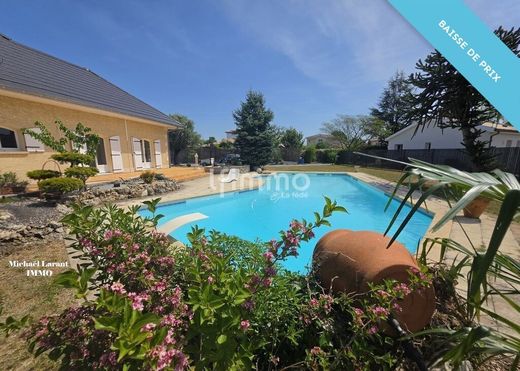 Luxury home in Saint-Médard-en-Jalles, Gironde