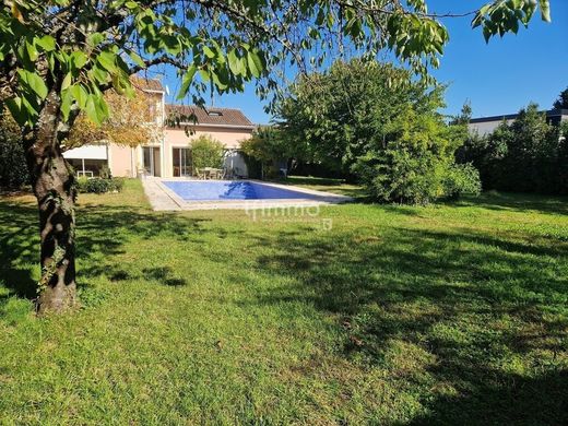 Luxury home in Le Bouscat, Gironde