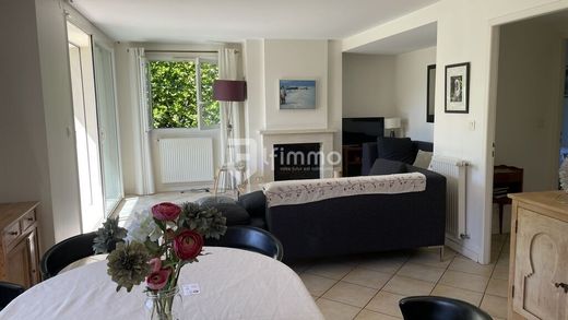 Luxury home in Saint-Genis-Laval, Rhône
