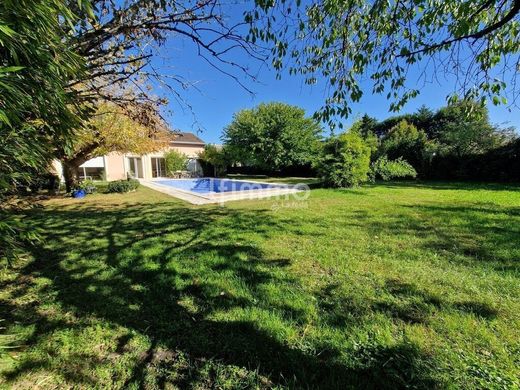 Luxury home in Le Bouscat, Gironde