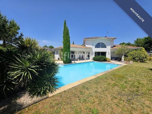 Luxury home in Saint-Jean-d'Illac, Gironde