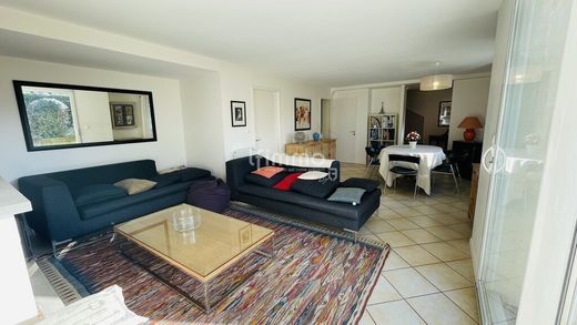 Luxury home in Saint-Genis-Laval, Rhône