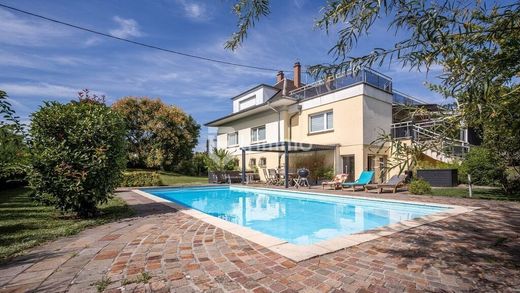 Villa for sale in Mittelhausbergen