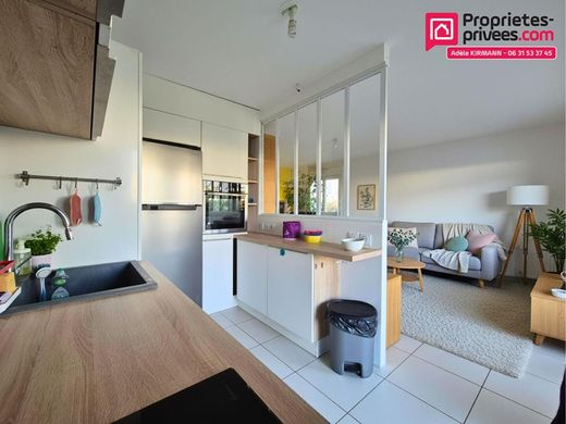 Apartment in Saint-Genis-Pouilly, Ain