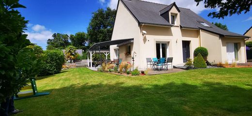 Plouër-sur-Rance, Côtes-d'Armorの高級住宅