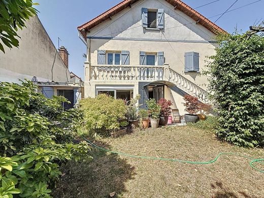 Luxury home in Villejuif, Val-de-Marne