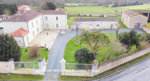 Saint-Jean-de-Liversay, Charente-Maritimeの高級住宅