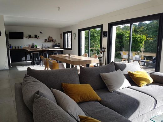 Luxe woning in Laval, Mayenne