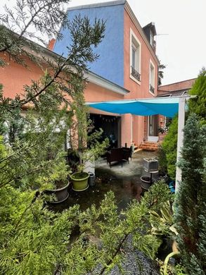 Luxe woning in Vichy, Allier