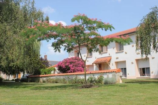 Villa in Chemillé-Melay, Maine-et-Loire