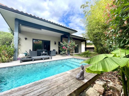 Luxury home in Saint-Jean-d'Illac, Gironde